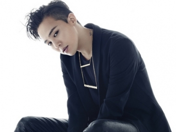 Dipeluk Oleh Fangirl Nekat Saat Konser, Reaksi G-Dragon Bikin Netter Salut