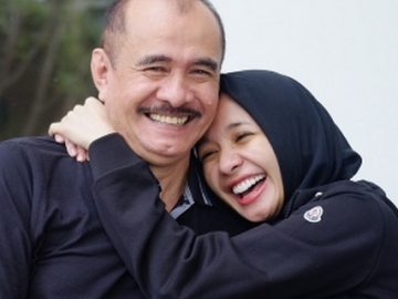 FOTO : Pamer 'Kemesraan' Bersama Ayah, Laudya Chyntia Bella Banjir Pujian