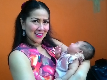 FOTO : Vania Athabina, Bayi Adopsi Venna Melinda yang Tumbuh Jadi Balita Cantik nan Menggemaskan