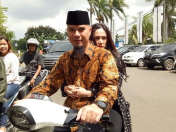 Buat Foto Keluarga, Ahmad Dhani 'Singkirkan' 2 Anak Mulan Jameela