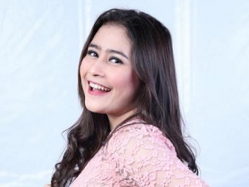 Berhijab, Prilly Latuconsina Banjir Pujian