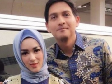 Foto Bareng 'Adek-Adekan' Tersebar, Alasan Sesungguhnya Lucky Hakim Gugat Cerai Tiara Dewi?