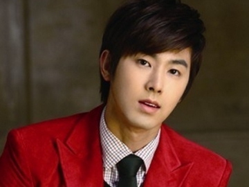 Celana Yunho TVXQ Robek Saat Manggung, Netter Malah Ngakak