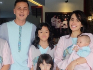 FOTO : Ussy Sulistiawaty Rayakan Ultah ke-36 Bersama Anak dan Suami