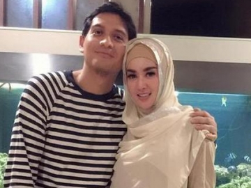 Pakai Hijab, Netizen Salah Fokus Bra Istri Lucky Hakim