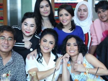 FOTO : Reuni Bareng Diva Indonesia, Krisdayanti Seru-Seruan Bareng Geng 'Arisan Ladies'