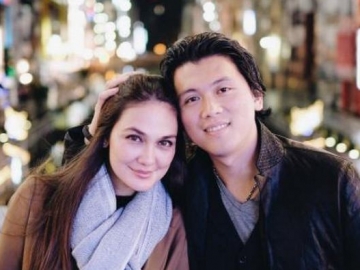 FOTO : Rayakan Anniversary ke-4, Momen Manis Romantisme Luna Maya & Reino Barack