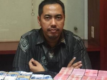 Sunan Kalijaga Pamer Uang Ratusan Juta, Netizen : Kena Rampok Tau Rasa