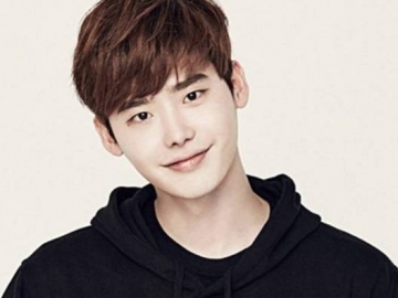 Sudah Dibantah Agensi, Kenapa Fans Masih Sedih Kabar Lee Jong Suk Wamil? 