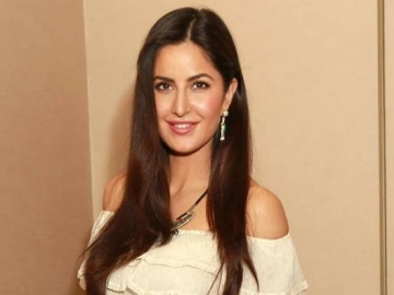 Katrina Kaif Pamer Trik Mudah Lakukan Push Up, Netter Ngakak