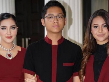 Aurel Hermansyah 'Tindih' Tubuh Ashanty, Netizen Heboh