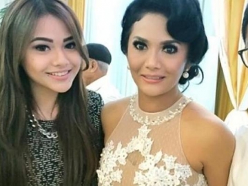 Ibunda Krisdayanti Jatuh Sakit, Netizen Pertanyakan Keberadaan Aurel & Azriel