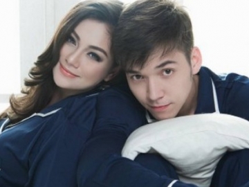 FOTO : Celine dan Stefan William, Romantis Diatas Ranjang Kapas