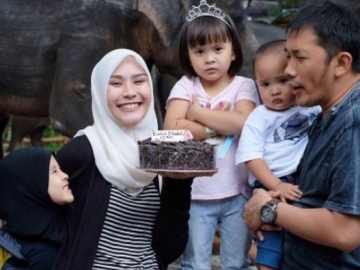 FOTO : Kala Madali Ulang Tahun ke-4, Serunya Zaskia Adya Mecca Rayakan di Kebun Binatang