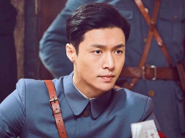 Gagahnya Lay di Film 'The Founding of An Army' Siap Bikin Fans Makin Jatuh Hati