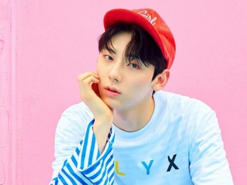 Sukses Debut Wanna One, Hwang Minhyun Terharu Bisa Buat Orangtua Bangga