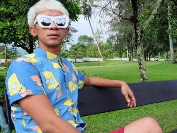 FOTO : Liburan di Bali, Aming 'Gagal Move On' Hingga Ketemu Mantan Istri