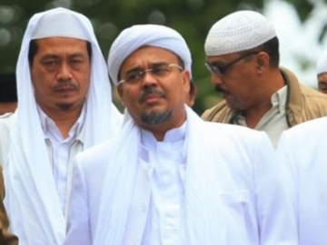 Tak Kunjung Pulang ke Indonesia, Terungkap Donatur yang Membiayai Habib Rizieq di Arab Saudi