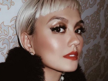 FOTO : Panjang dan Pirang, Begini Gaya Baru Rambut Agnes Monica yang Siap Buat Para Cowok Terpesona