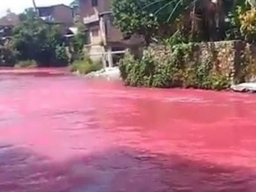 Warga Geger, Air Sungai di Sumatera Utara Tiba-Tiba Berubah Jadi Warna Merah 