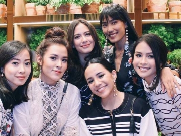 FOTO : Sederet Artis Hadiri Undangan Pembukaan Outlet Baru Torry Burch di Jakarta