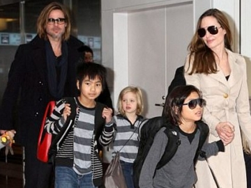 Angelina Jolie Urung Cerai Karena Brad Pitt Setuju Berhenti Mabuk? 