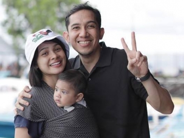 FOTO : Ajak Anak Liburan ke Maluku, Andien Ajarkan Kawa Cara Menghargai Alam