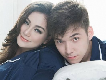 FOTO : Rayakan Ultah Stefan William, Celine Evangelista Beri Kado Ciuman Mesra