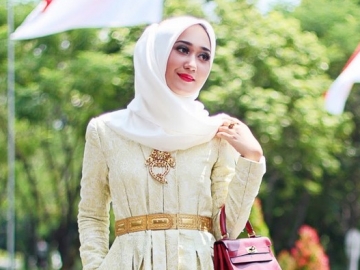 4 Style Batik Hijab ala Dian Pelangi, Cocok Untuk Acara Tujuh Belas Agustusan