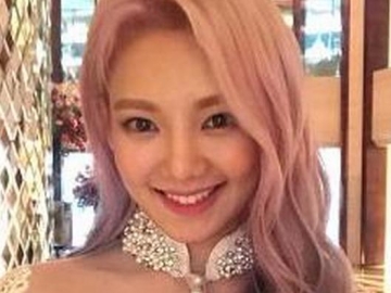 Ketagihan Pakai Kebaya, Hyoyeon SNSD Ingin ke Indonesia Lagi