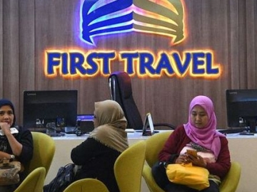 Nangis Mengadu DPR, Korban First Travel Minta 'Diselamatkan' dengan Dana Haji