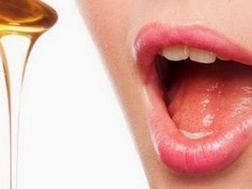 5 Cara Membuat Bibir Merah Alami dengan Olahan Madu