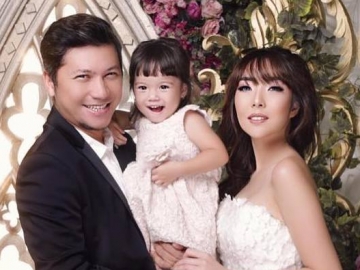 FOTO : Royal Family Potrait Keluarga Gading Marten, Gisel & Gempi Kompak Cantiknya