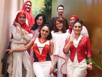 FOTO : Kumpul Bareng di Bulan Agustus, Arisan Ladies Jadi Pasukan Merah Putih