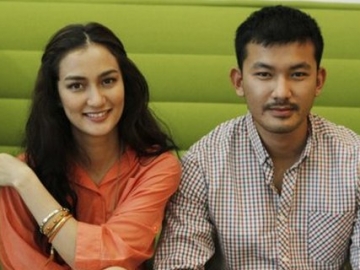 Rayakan Ulang Tahun Pernikahan Ke-4, Atiqah Hasiholan Unggah Foto Lucu Bareng Rio Dewanto