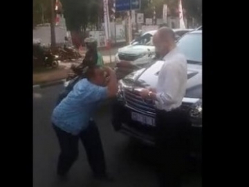 Viral Video Supir Taksi Omelin Bule, 'Ini Indonesia You Know!'