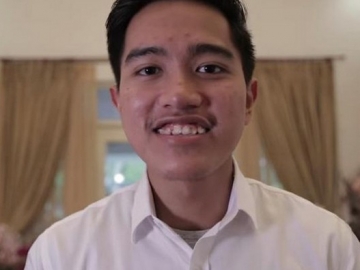 Buat Vlog Lagi, Kocaknya Kaesang Pangarep Kesal Dicuekin Oleh Cucu Jokowi
