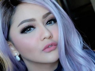 FOTO : Terlalu Cantik, Jenita Janet Makin Mirip Boneka Barbie Versi Indonesia