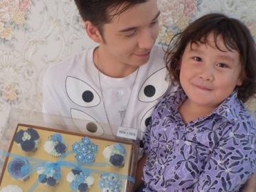 Stefan William Unggah Foto Celine Evangelista Bareng Anak, Netter : Mirip Dirly Banget!