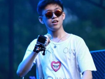 Jual Merchandise untuk Fans, Rich Chigga Buat Kaos Unik Bergambar Identitas Aslinya