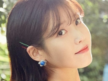 Sederhana Namun Elegan, IU Rilis Cover Album Remake 'Flower Bookmark 2' 