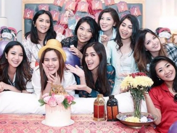 Rayakan Ultah Anggota Geng Girl Squad, Nia Ramadhani dan Kawan-kawan Gelar Pesta Piyama