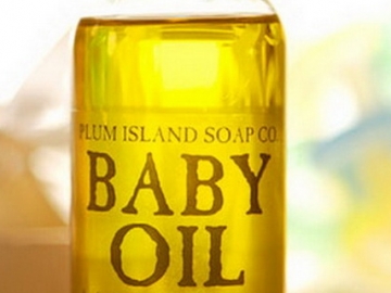 Tak Sekadar Melembabkan Kulit, Inilah 4 Manfaat Tak Terduga dari Baby Oil