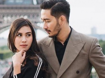 FOTO: Mesranya Prewedding Syahnaz Sadiqah & Jeje Govinda, Saling Tatap Hingga Tiduran Bareng