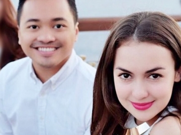 Peringati Ulang Tahun Pernikahan, Rianti Cartwright Posting Foto Cium Bibir Suami