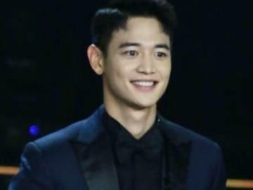 FOTO: Meriahkan Ajang 'Indonesian Television Award 2017', Penampilan Minho SHINee Buat Terpana