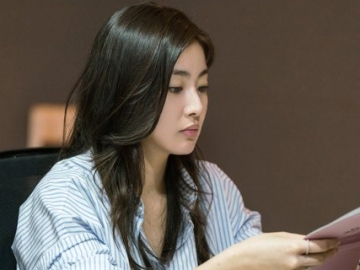 Kang Sora Tunjukkan Pesonanya Sebagai Pekerja Paruh Waktu di Teaser 'Revolution of Love'