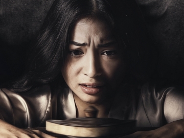Bikin Merinding, Trailer Resmi 'Gasing Tengkorak' Kental Suasana Horor Mencekam