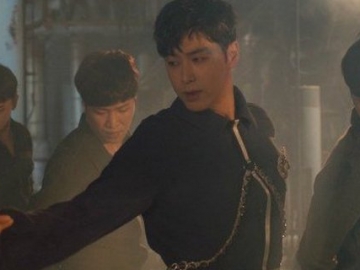 Yunho TVXQ Makin Matang, Seksi & Berkarisma di MV Solo 'Drop'