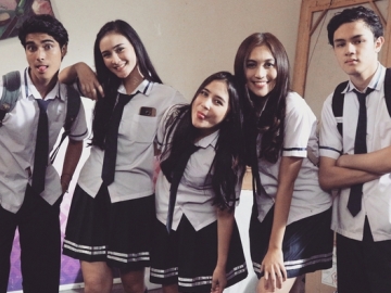 FOTO: Perpisahan 'Amara Sahabat Langit', Prilly Latuconsina Peluk Erat Shawn Adrian